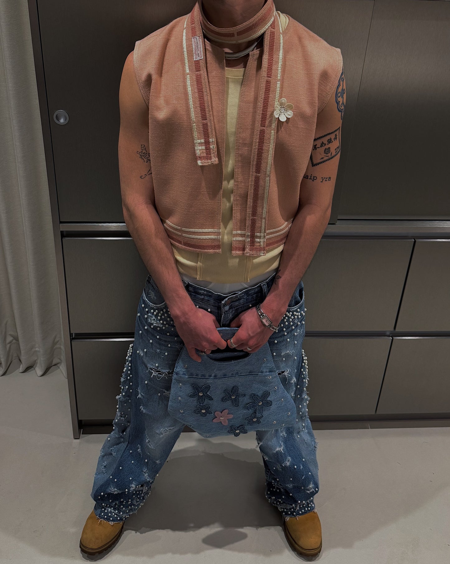 1/1 Flower-Embroidered Vest + Belt