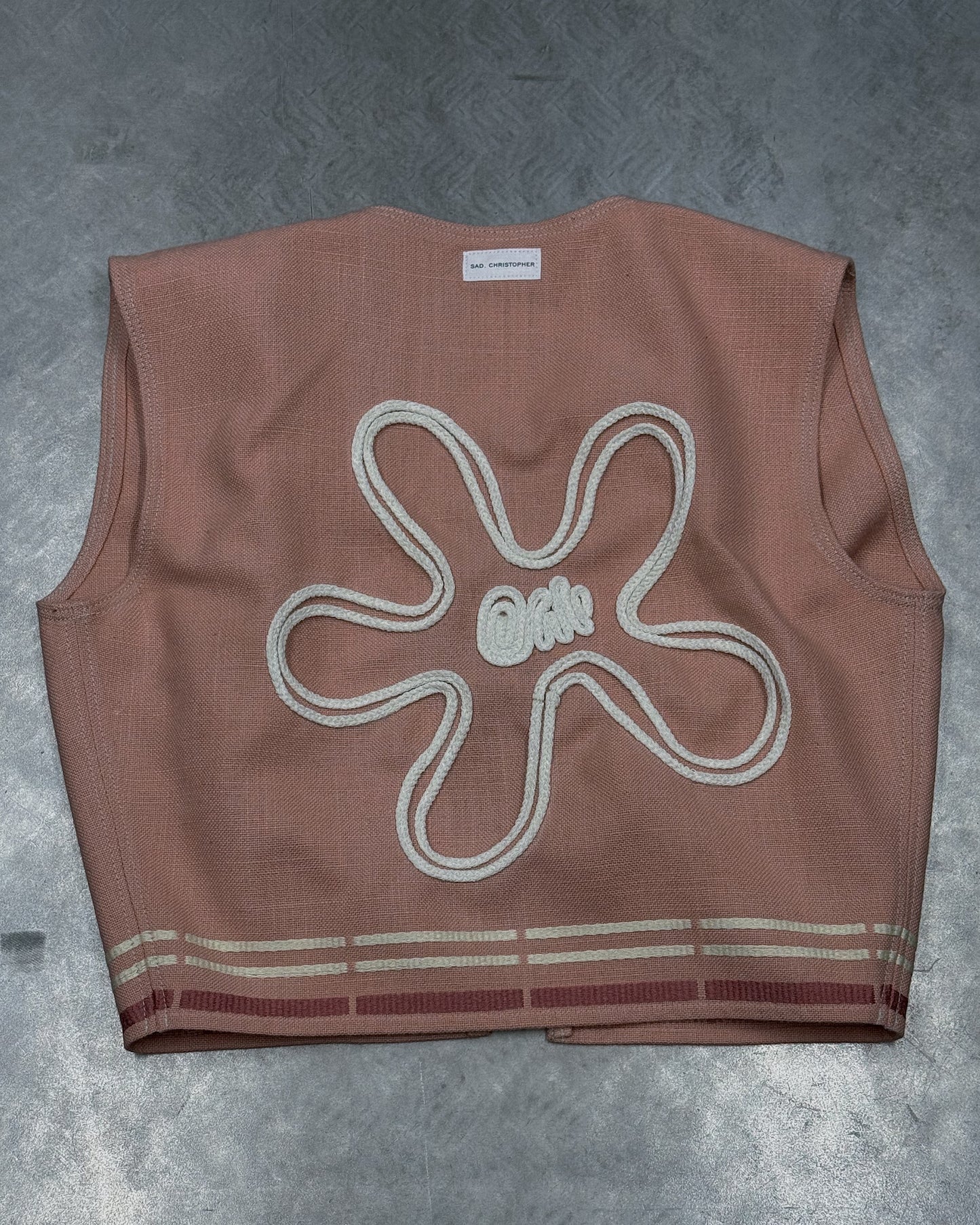 1/1 Flower-Embroidered Vest + Belt