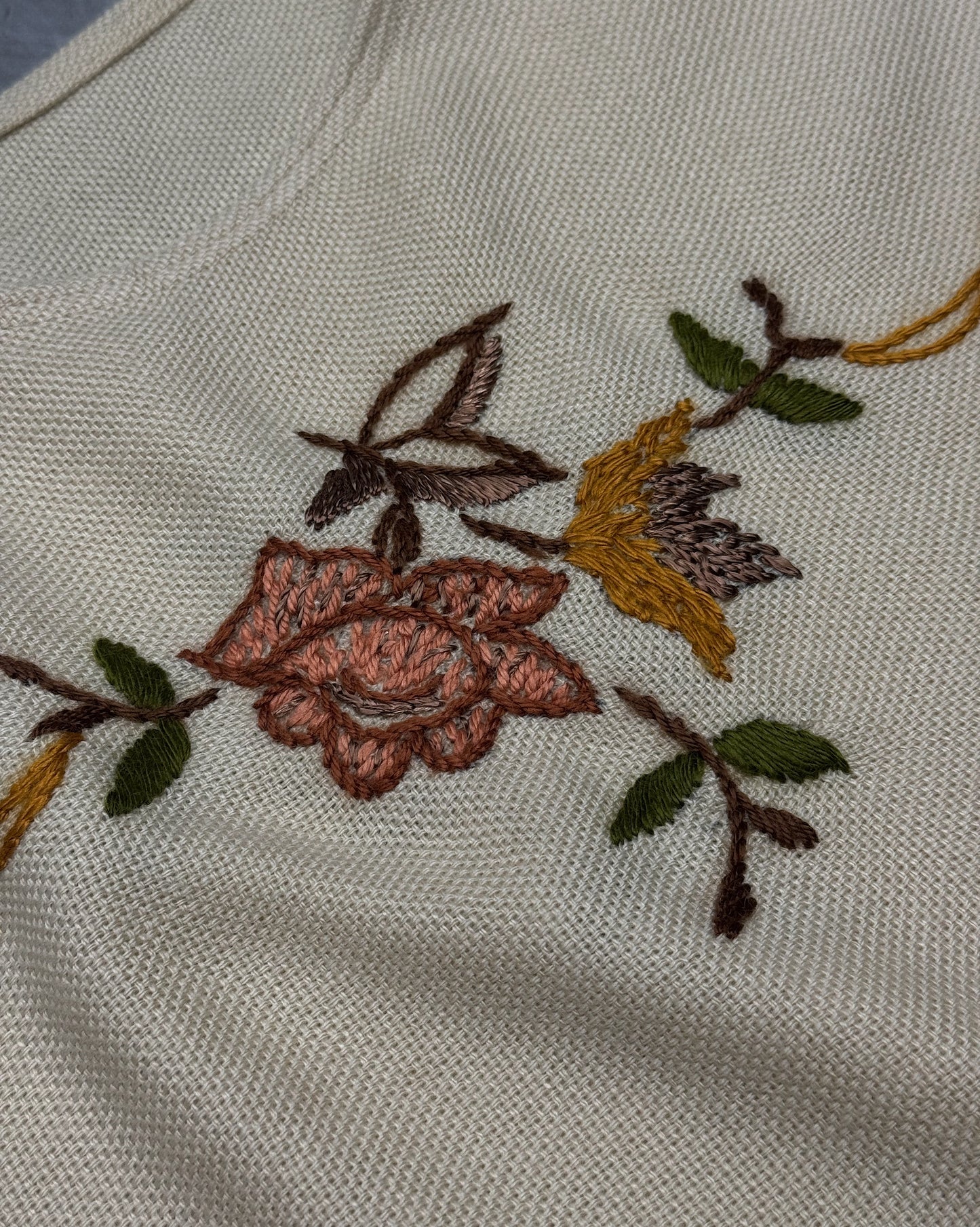 1/1 Knitted Yellow Floral Vest