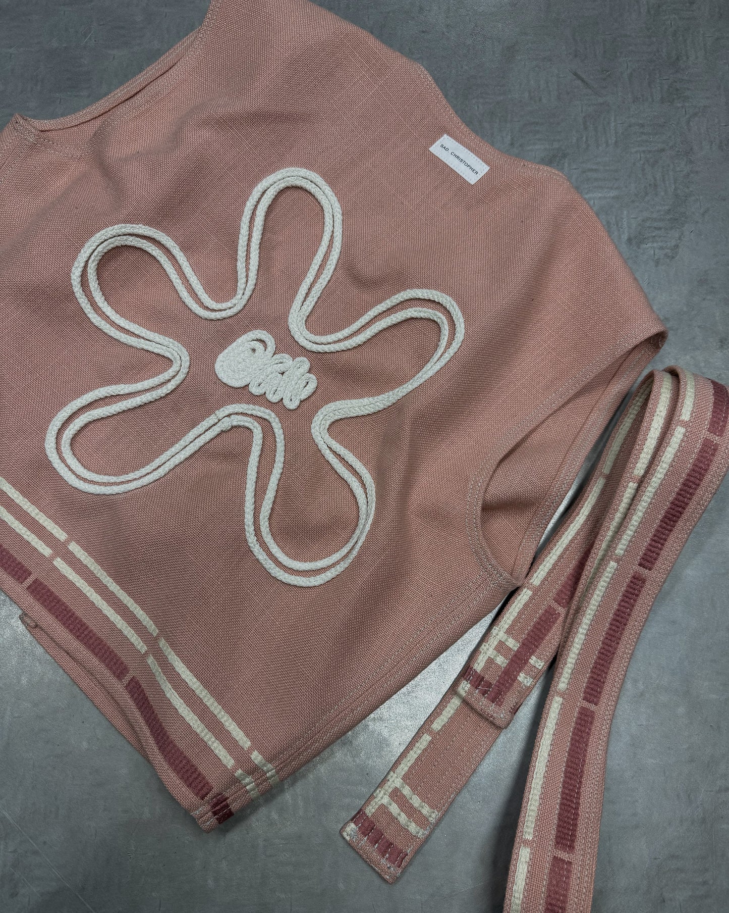 1/1 Flower-Embroidered Vest + Belt